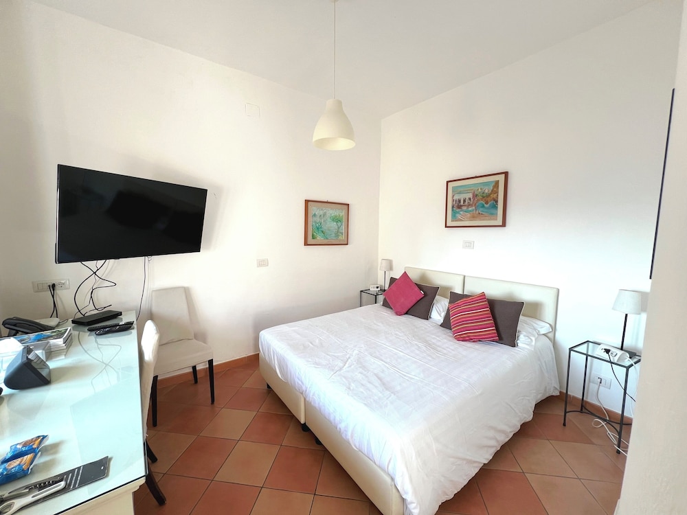 Classic Double or Twin Room, Garden View