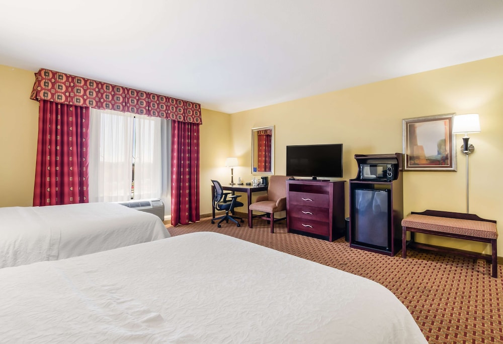 Room, 2 Queen Beds, Accessible, Non Smoking - Photo 1
