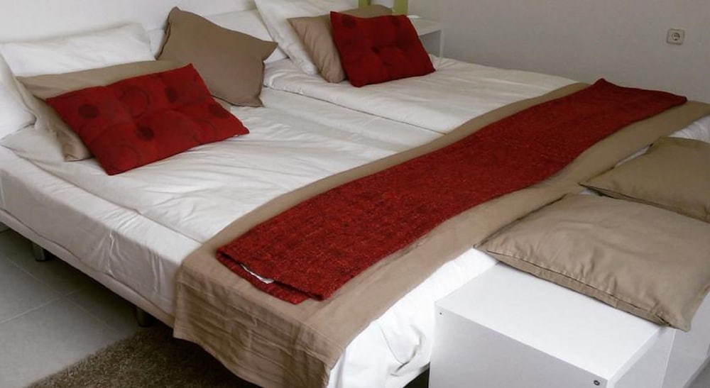 Junior Double or Twin Room, Mountain View photo 3