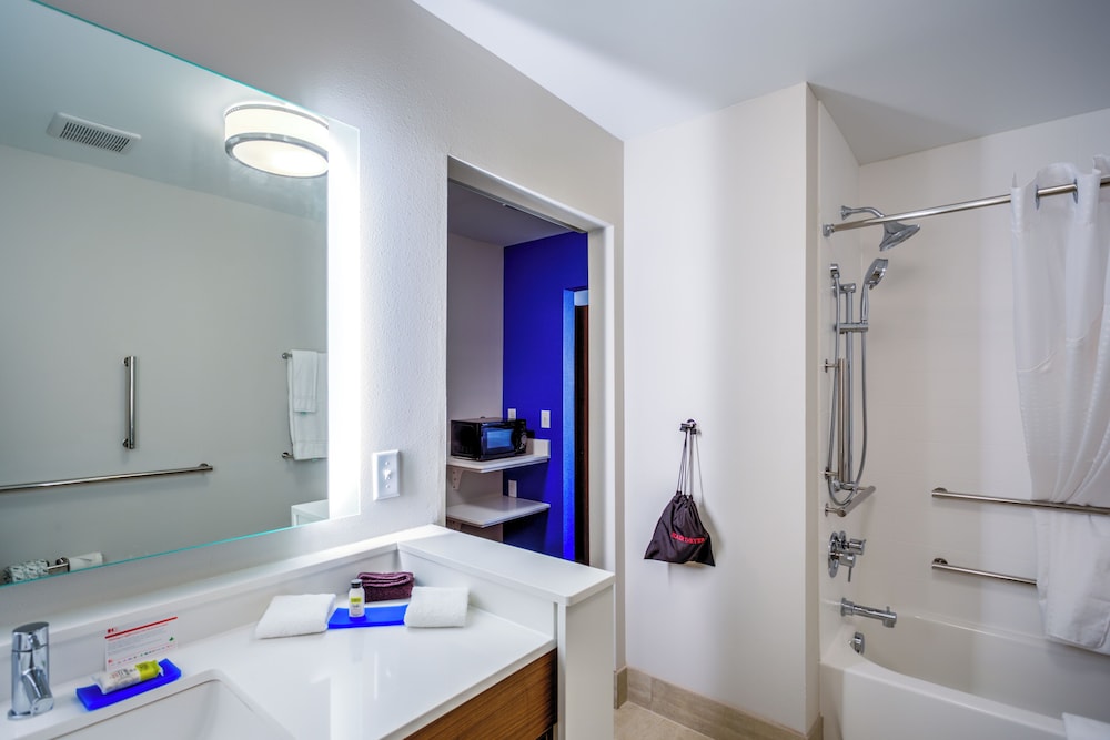 Suite, 2 Queen Beds, Accessible (Communications, Accessible Tub) photo 3