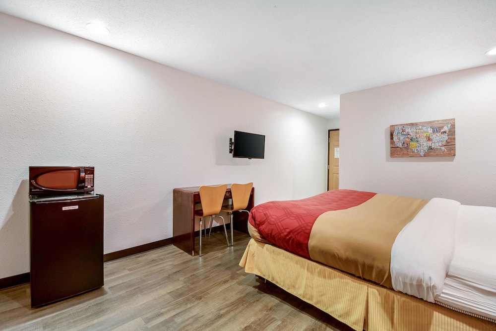 Room, 1 King Bed, Non Smoking photo 1
