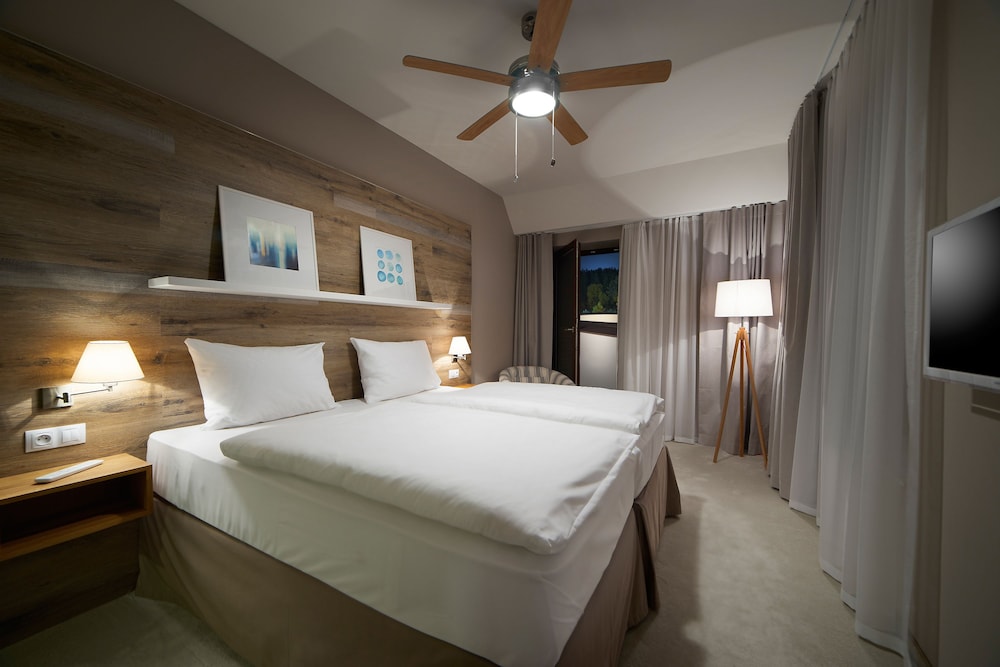 Superior Double Room, 1 King Bed, Balcony (1st floor)