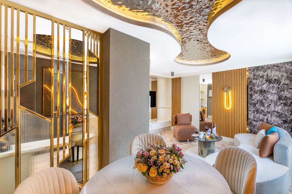 Luxury Suite thumbnail 5