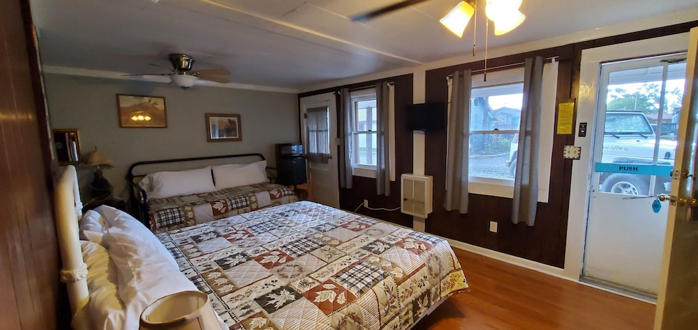Standard Room With King And Daybed photo 2