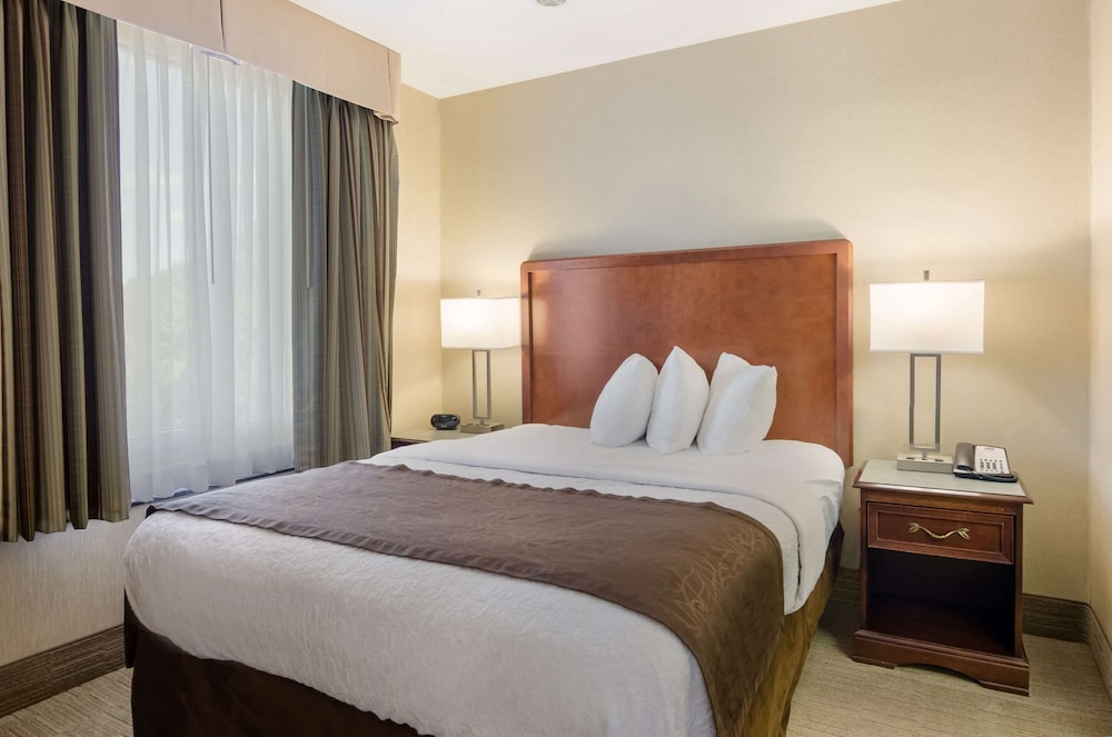 Suite, Multiple Beds, Accessible, Non Smoking (Roll-In Shower) photo 2