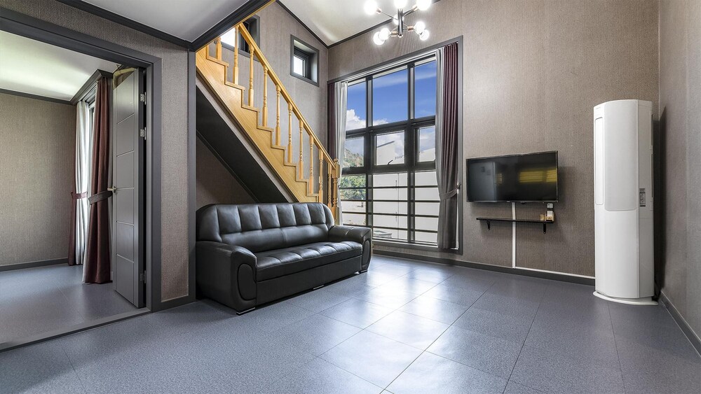 Basic Room, 2 Bedrooms (303)