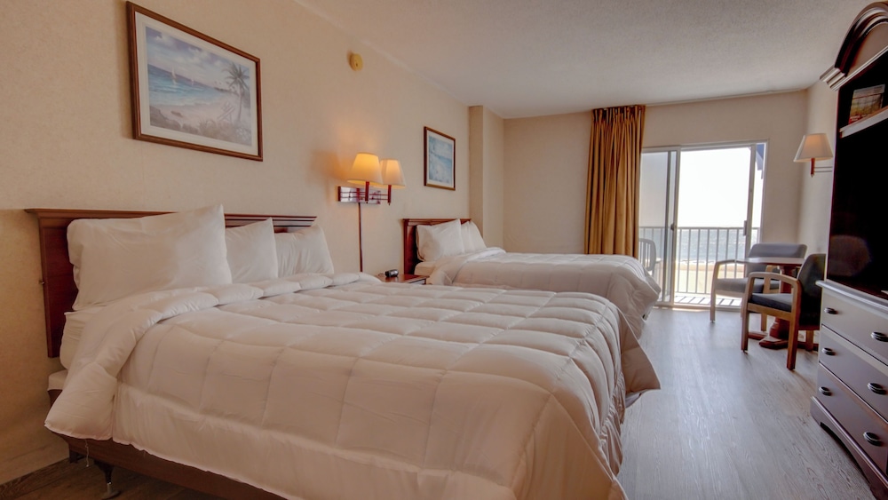 Queen Room 2 Queen Beds, Oceanfront photo 3