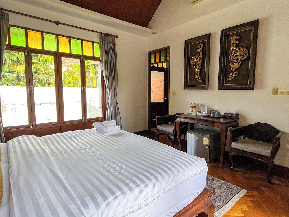 Standard Villa, 1 King Bed, Non Smoking, Pool View photo 3