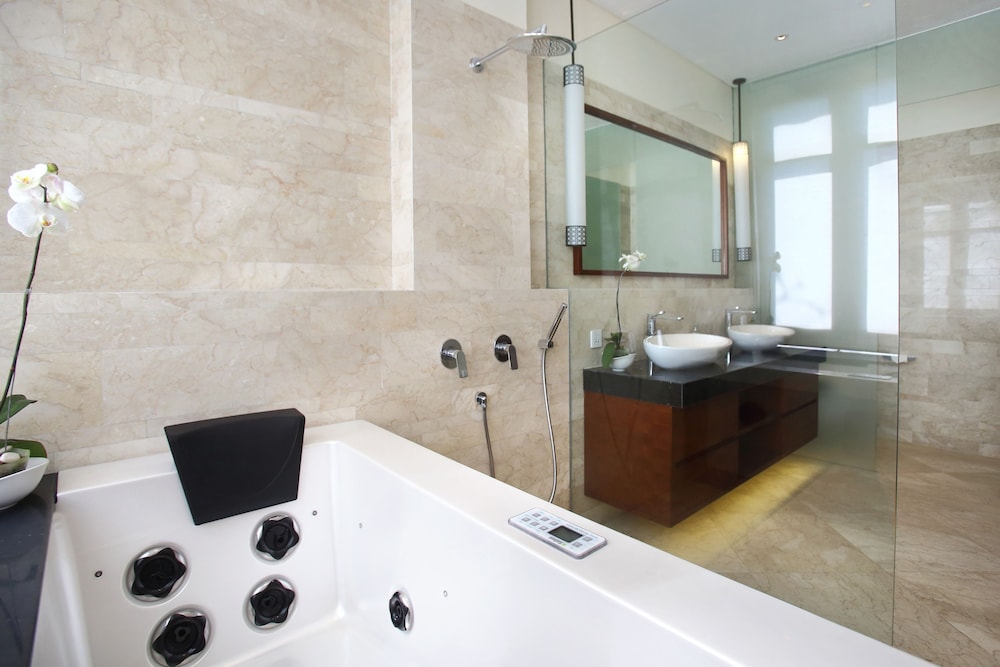 Luxury Villa, 5 Bedrooms, Non Smoking, Beach View photo 2