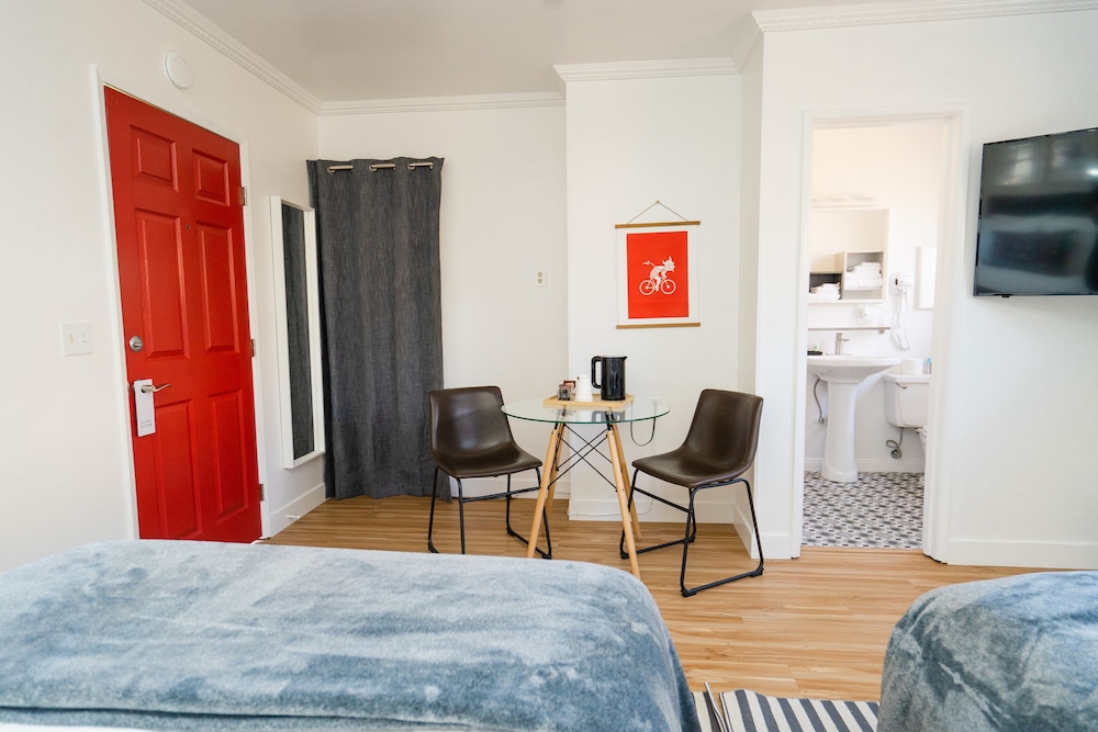 Standard Room, 2 Double Beds photo 3