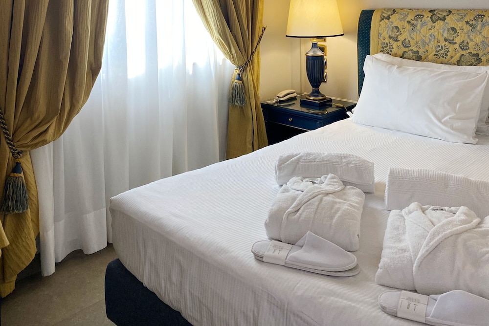 Suite, Sea View - Photo 1