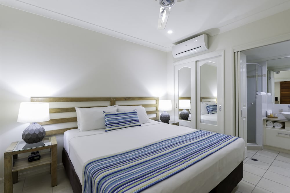 1 Bedroom Pool Entry - Photo 5