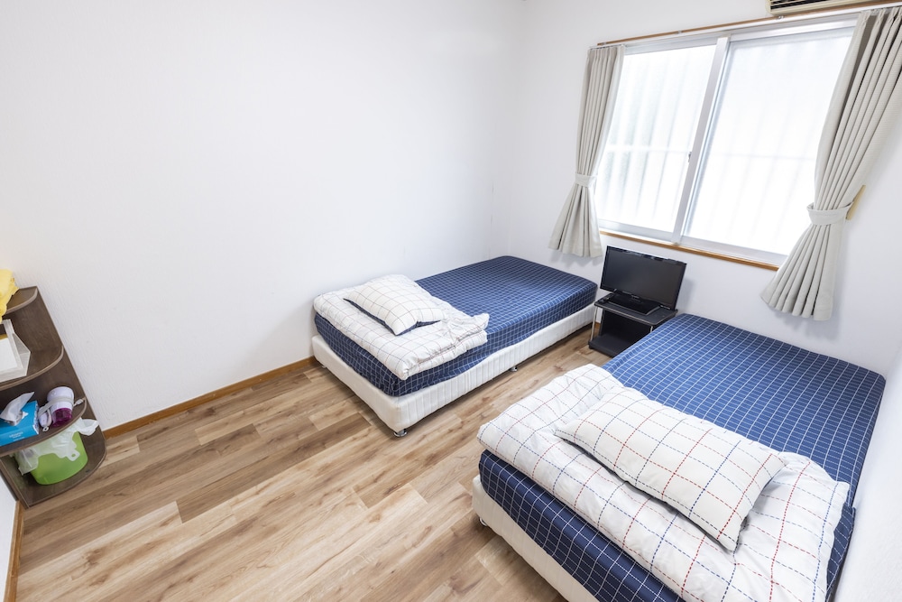 Economy Twin Room photo 1
