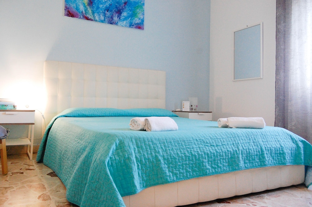 Classic Triple Room, Shared Bathroom (External)