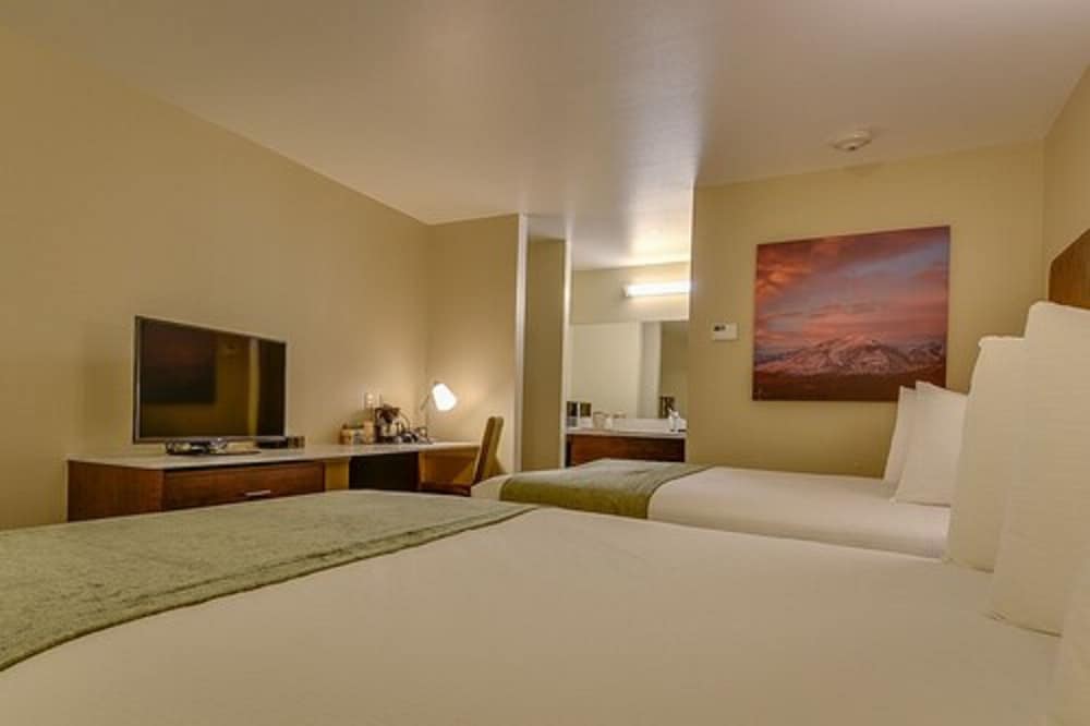 Deluxe Room, 2 Queen Beds photo 3