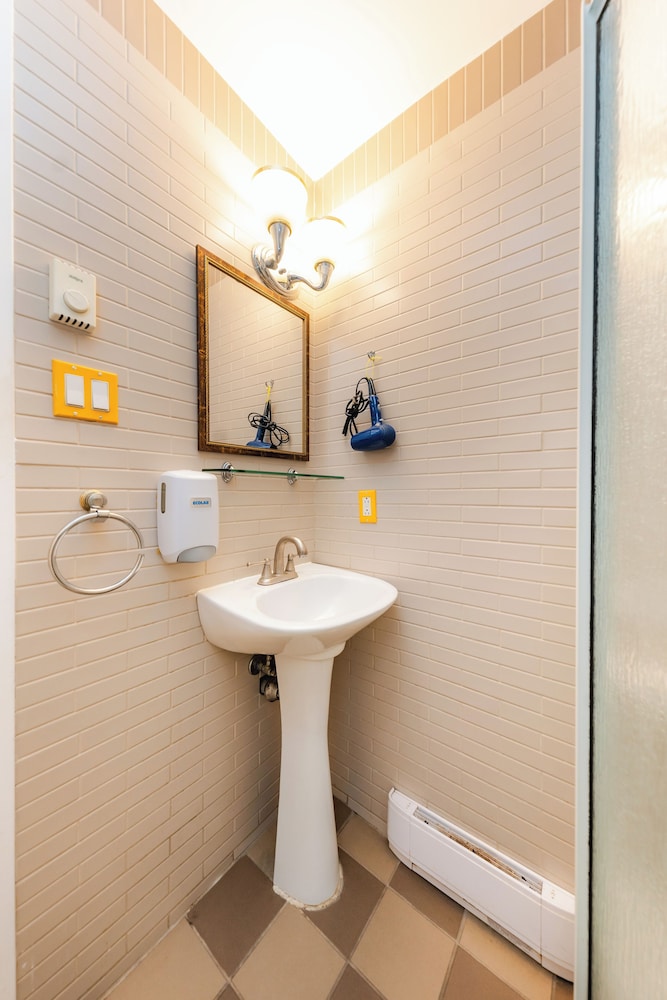 Private 4-Bed Dorm