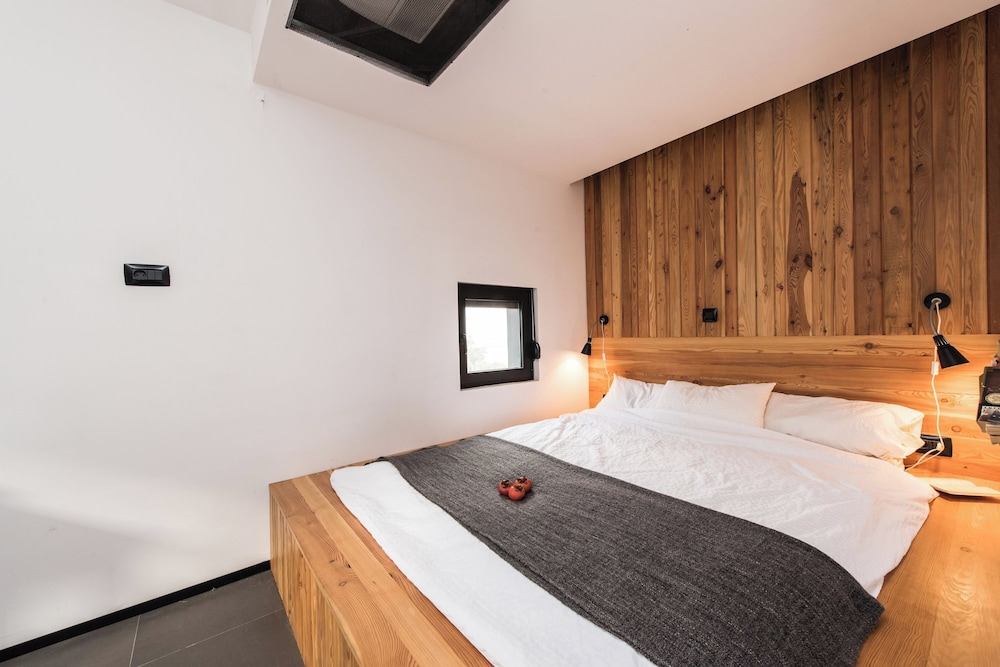 Family House, Multiple Bedrooms, Sea Facing (Villa Gordan)
