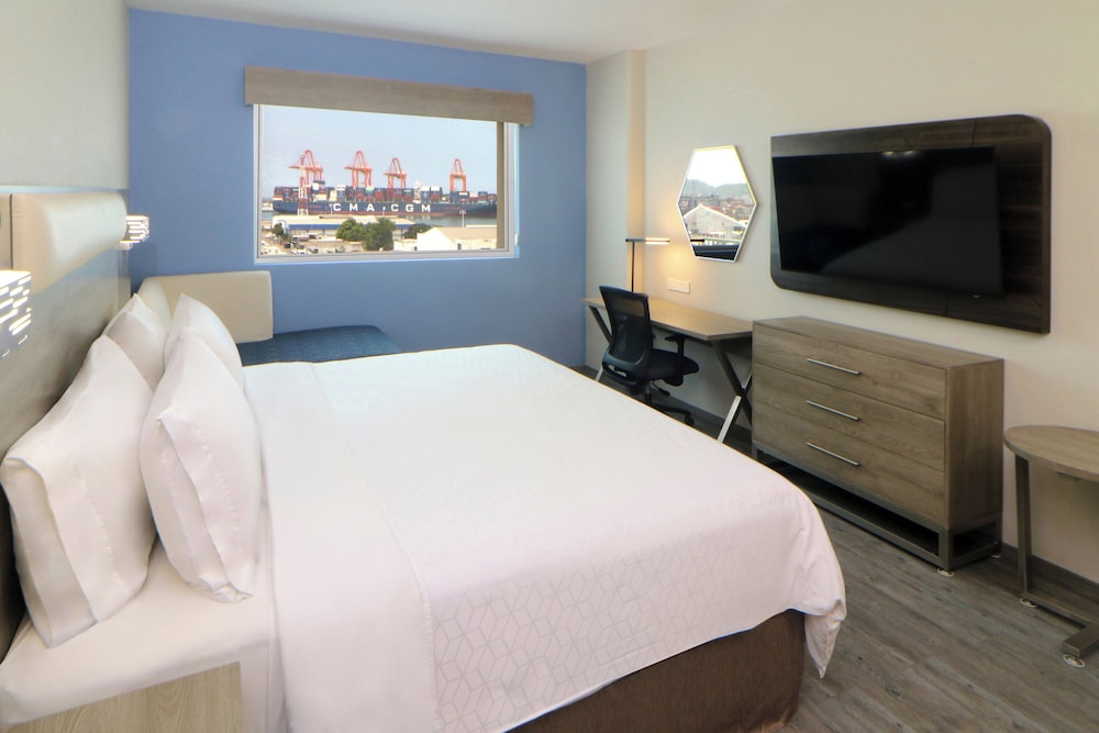 Suite, 1 Bedroom, Harbor View - Photo 2