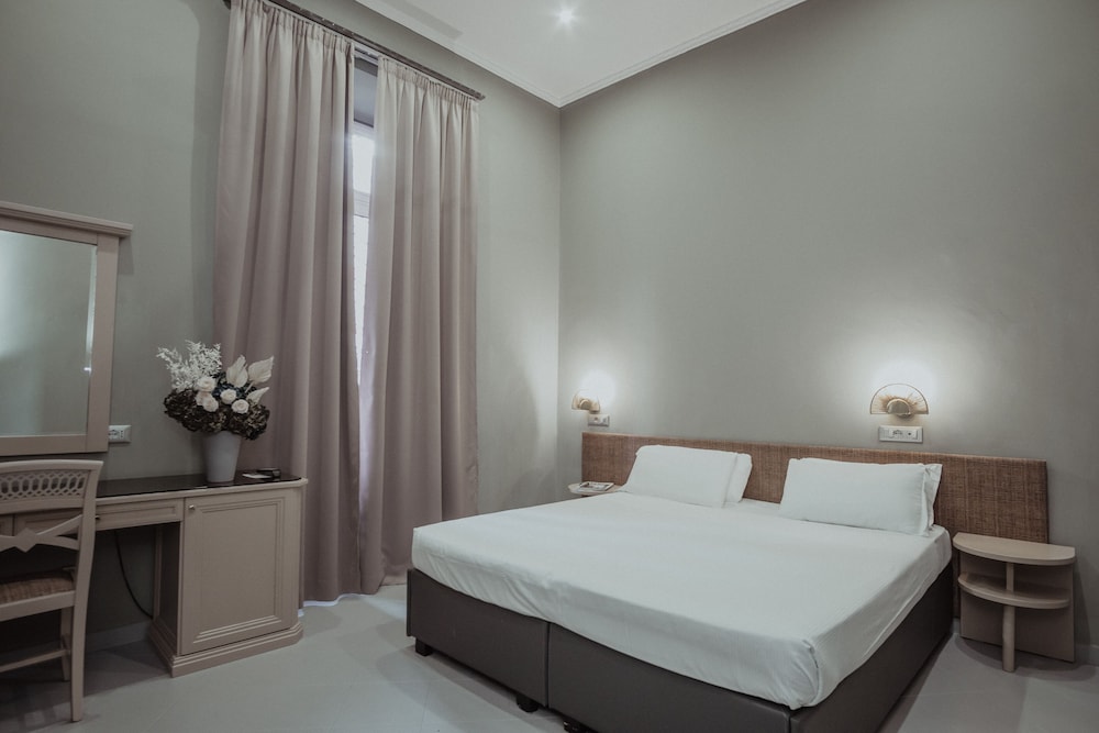Double or Twin Room thumbnail 6