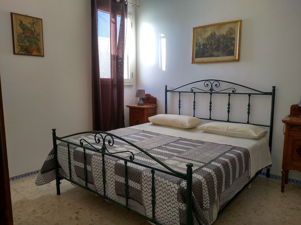 Double Or Twin Room, 1 Queen Bed (Gallipoli) photo 3