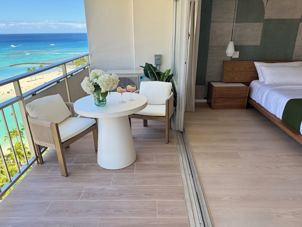 Romantic Studio Suite, 1 King Bed with Sofa bed, Balcony, Ocean View