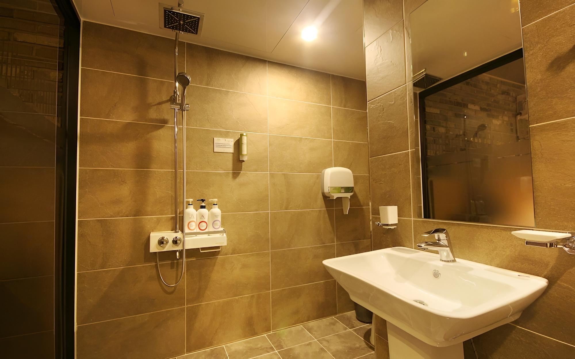 Room (Standard Room)