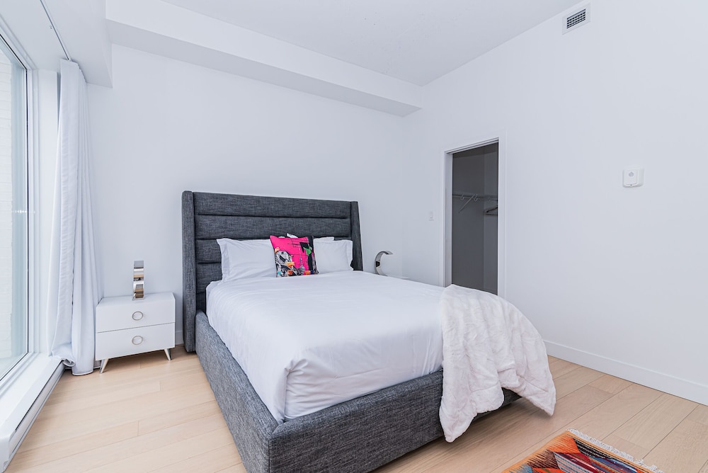 Design Condo, 2 Queen Beds, City View