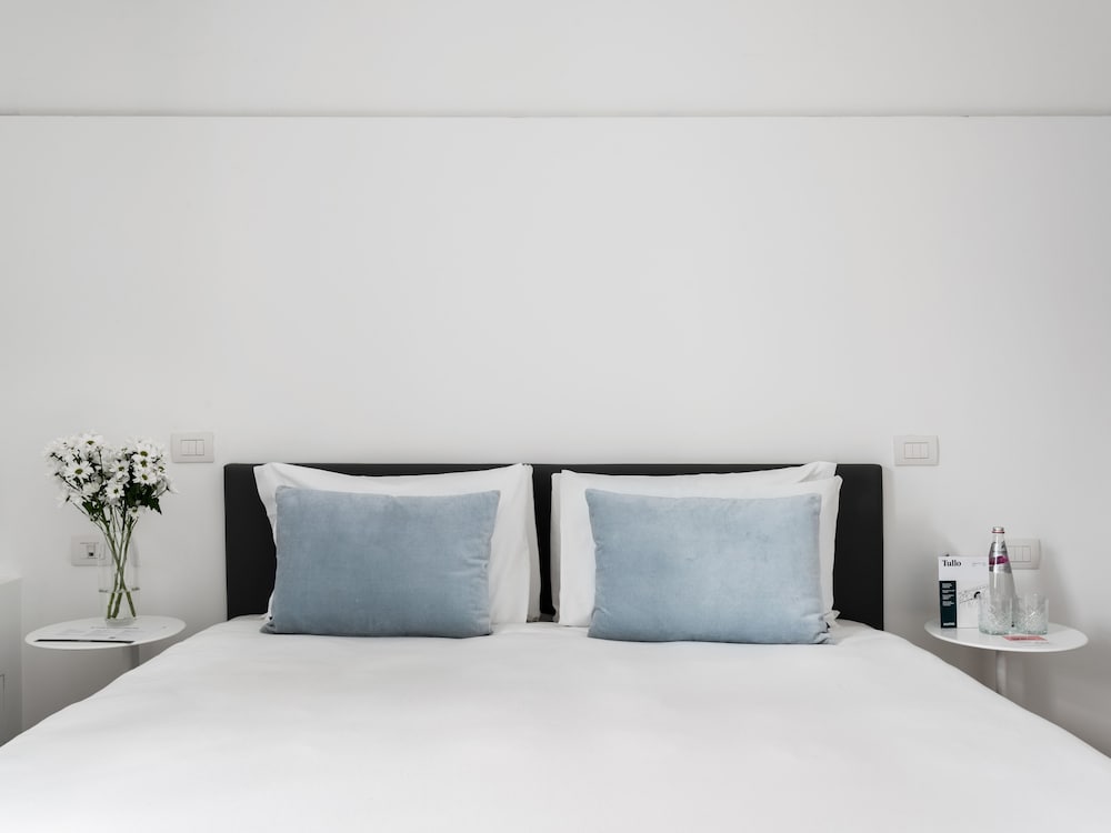 Small Room - Accessible photo 1