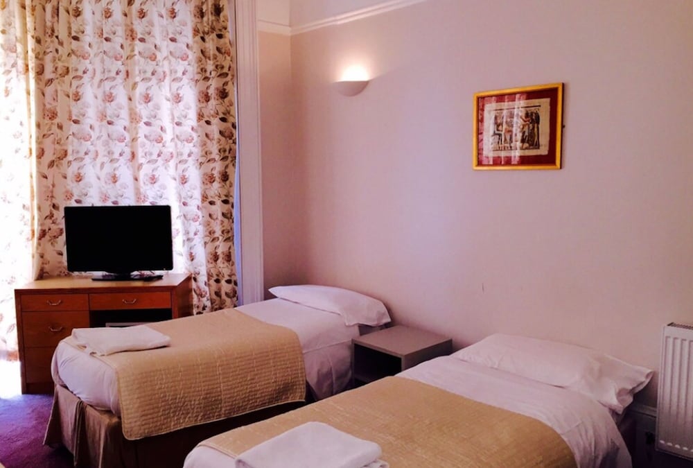 Standard Room, 2 Twin Beds photo 2