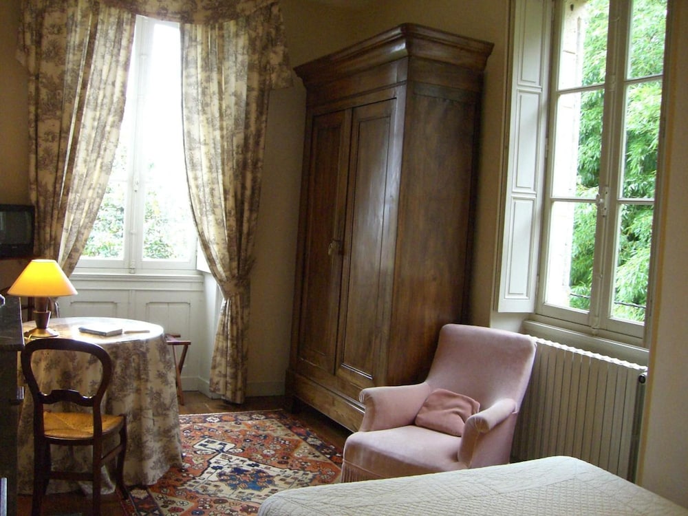 Standard Double Room - Photo 9