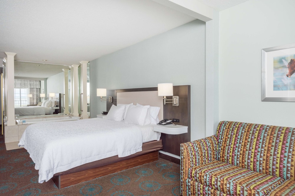 Room, 1 King Bed, Jetted Tub (Waterfront) - Photo 5