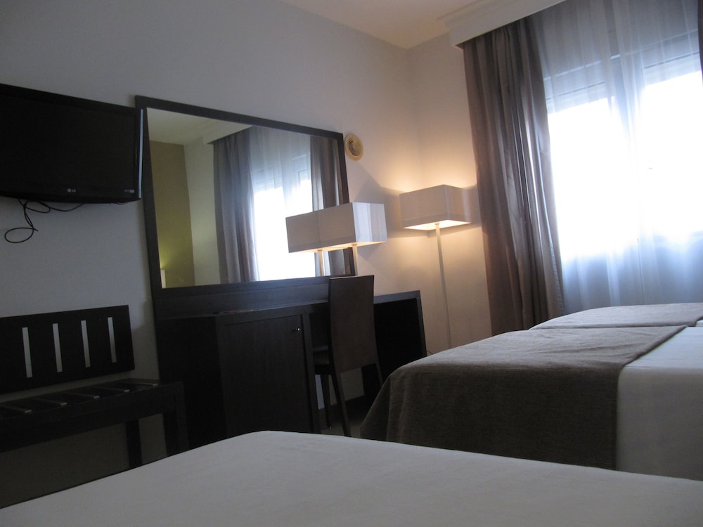 Double Room (3 pax) - Photo 2