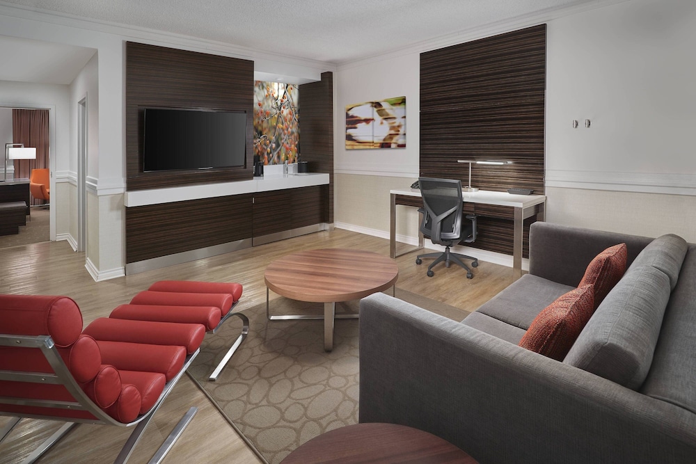 Executive Suite, 1 Queen Bed with Sofa bed - Photo 4