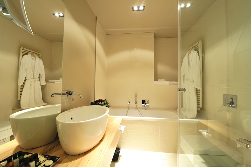 Executive Room - Photo 13