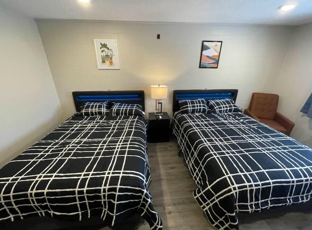 Deluxe Double Room, Refrigerator & Microwave photo 2