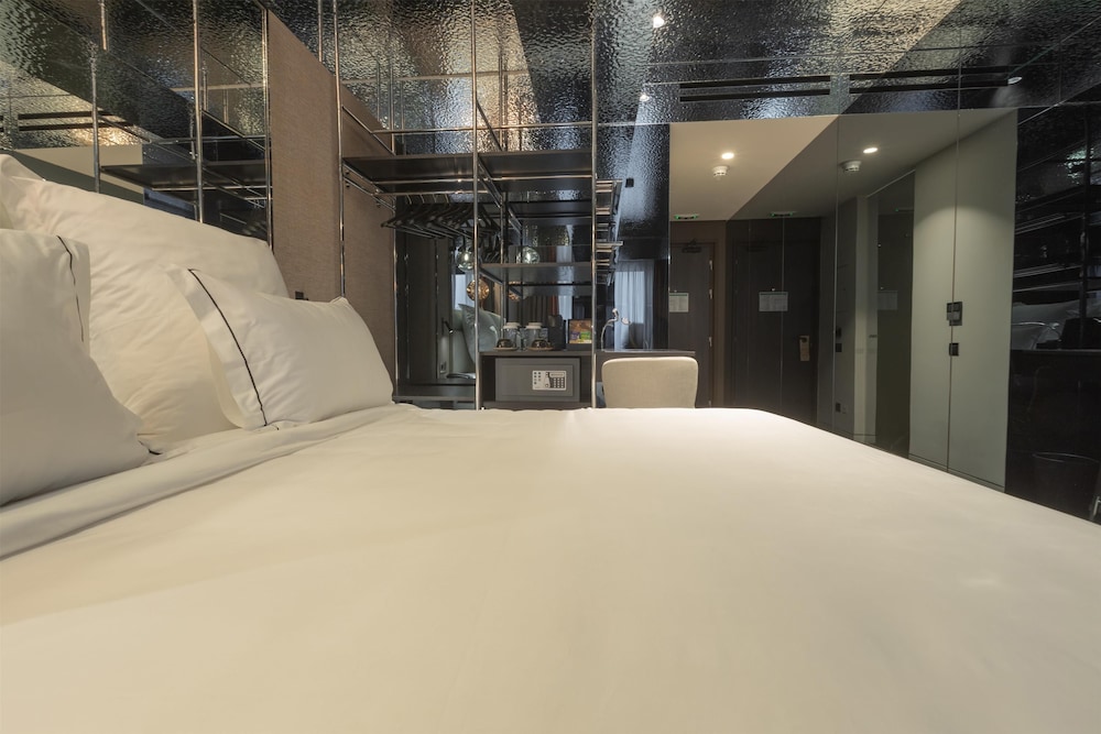 Suite, 1 King Bed, Balcony