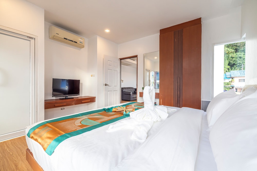 Standard Suite, 1 King Bed, City View