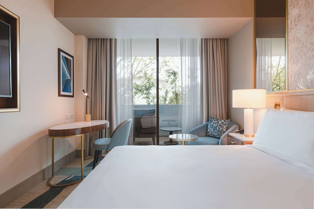 Room, 1 King Bed, Balcony - Photo 1
