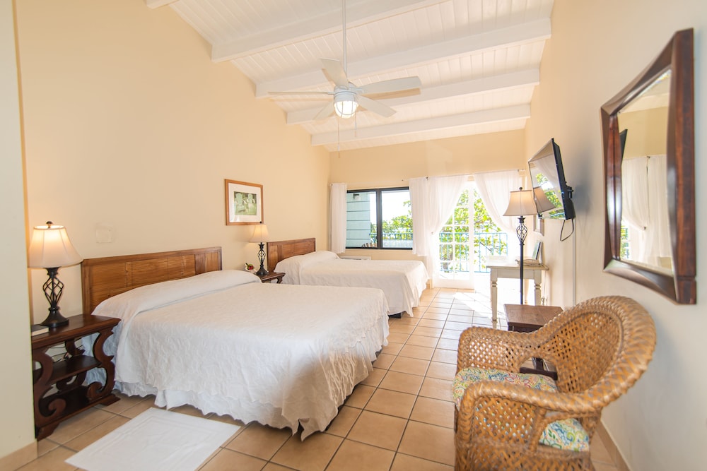 Queen Room with Two Queen Beds, Beachfront
