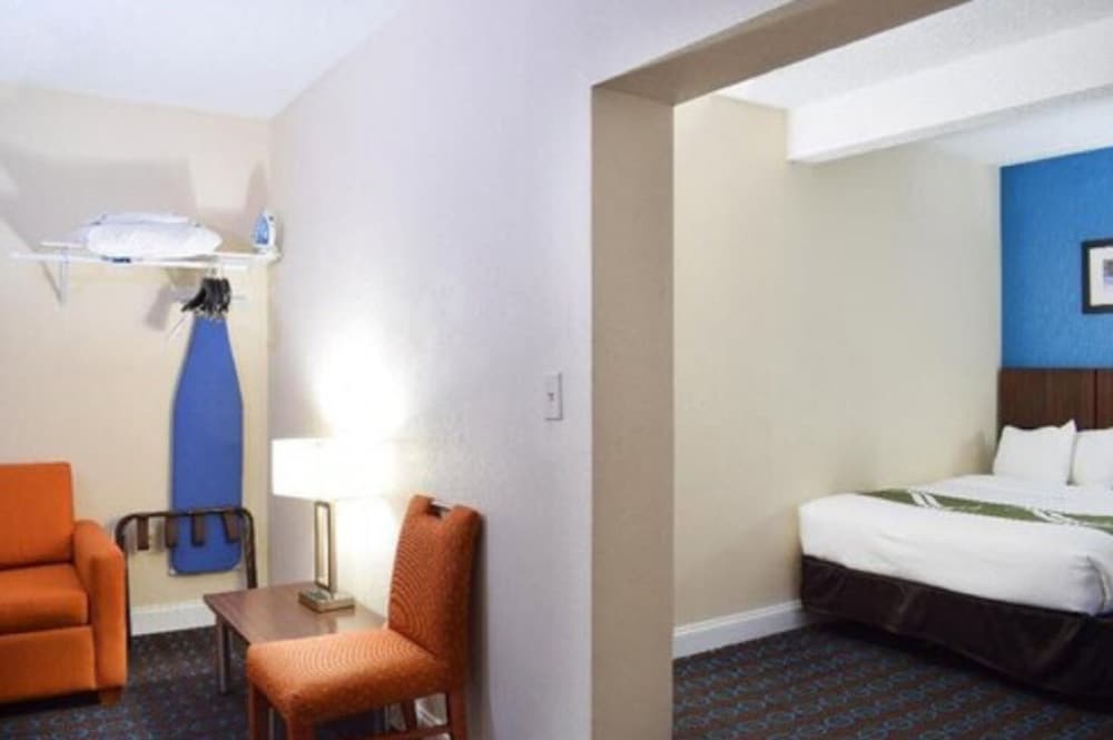 Suite, Multiple Beds, Non Smoking photo 1