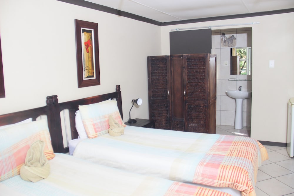 Twin Room, 2 Twin Beds photo 2