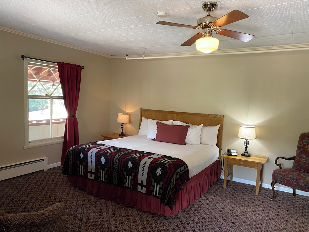 Deluxe Single Room, 1 King Bed, Mountain View photo 2