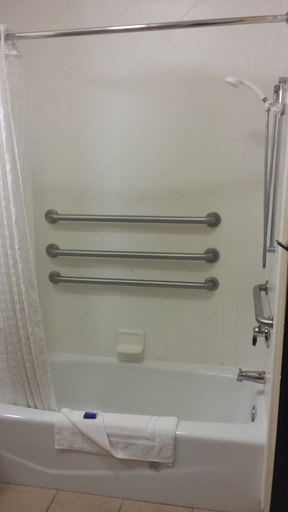Standard Room, 2 Queen Beds, Accessible, Bathtub