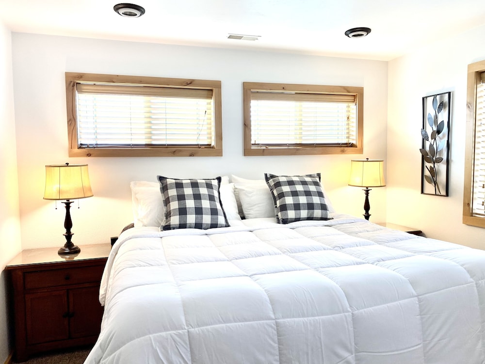Comfort Apartment, Accessible, Private Bathroom (12-Downstairs/No Pets) photo 1