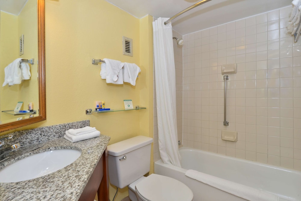 Standard Room, 2 Double Beds, Non Smoking, Refrigerator & Microwave (Pet Friendly) - Photo 5