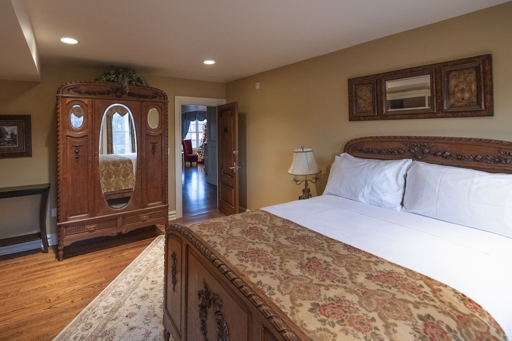 Superior Room, 1 Queen Bed, Private Bathroom photo 2