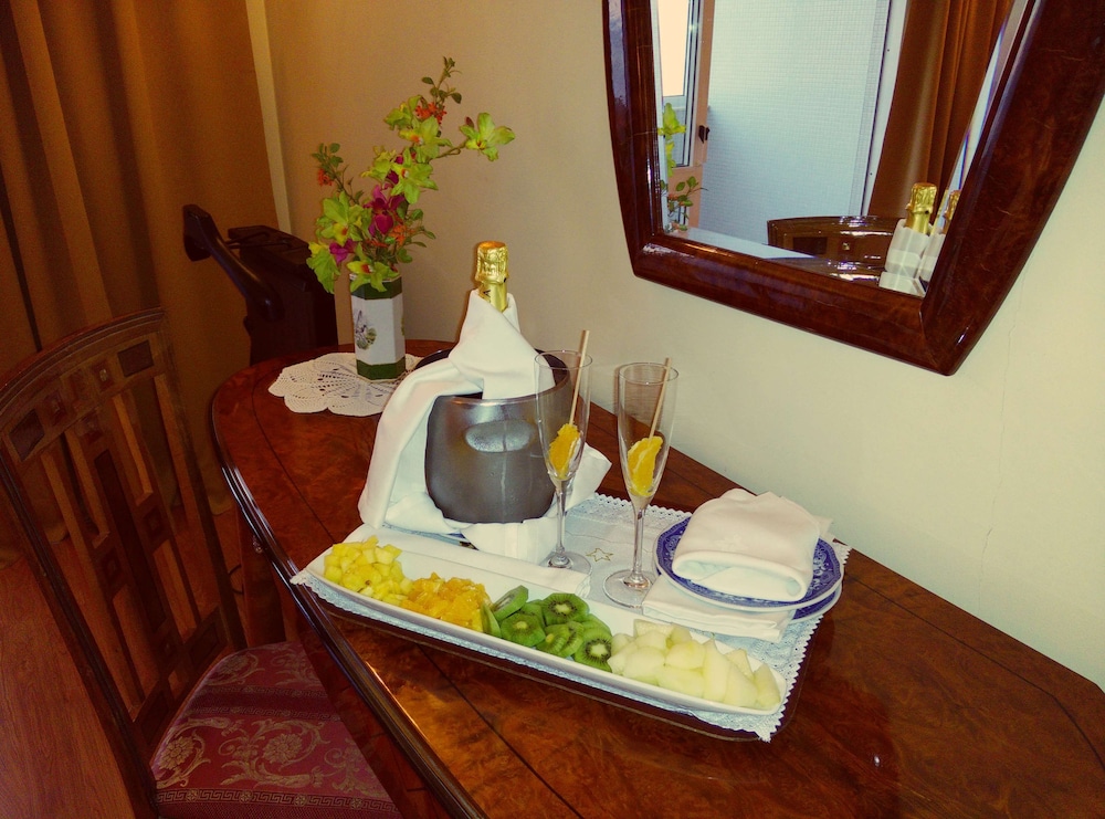 Classic Suite, 1 Queen Bed, Balcony, Sea View - Photo 8