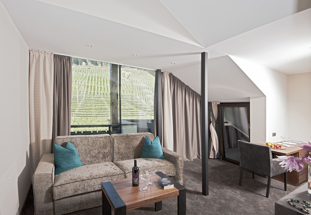 Suite, Balcony