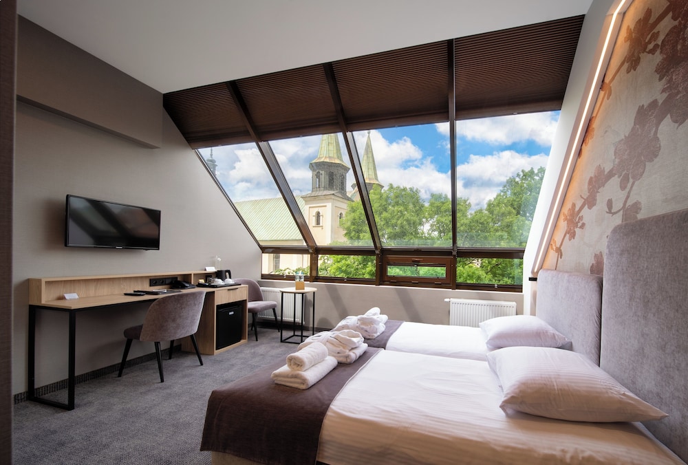 Premium Double or Twin Room - Photo 6