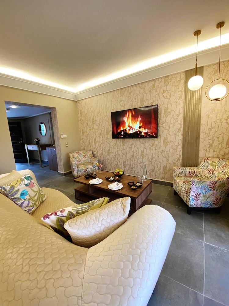 Deluxe Suite - Photo 7